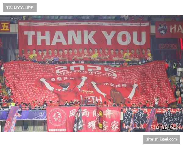 梅州客家两球落后逼平大连 抢得关键一分保留保级微弱希望 梅州客家两球落后逼平大连 抢得关键一分保留保级微弱希望